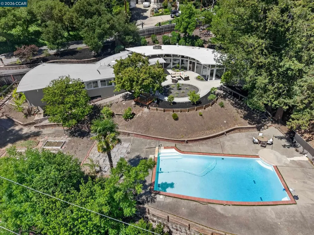 100 El Toyonal Orinda CA 94563