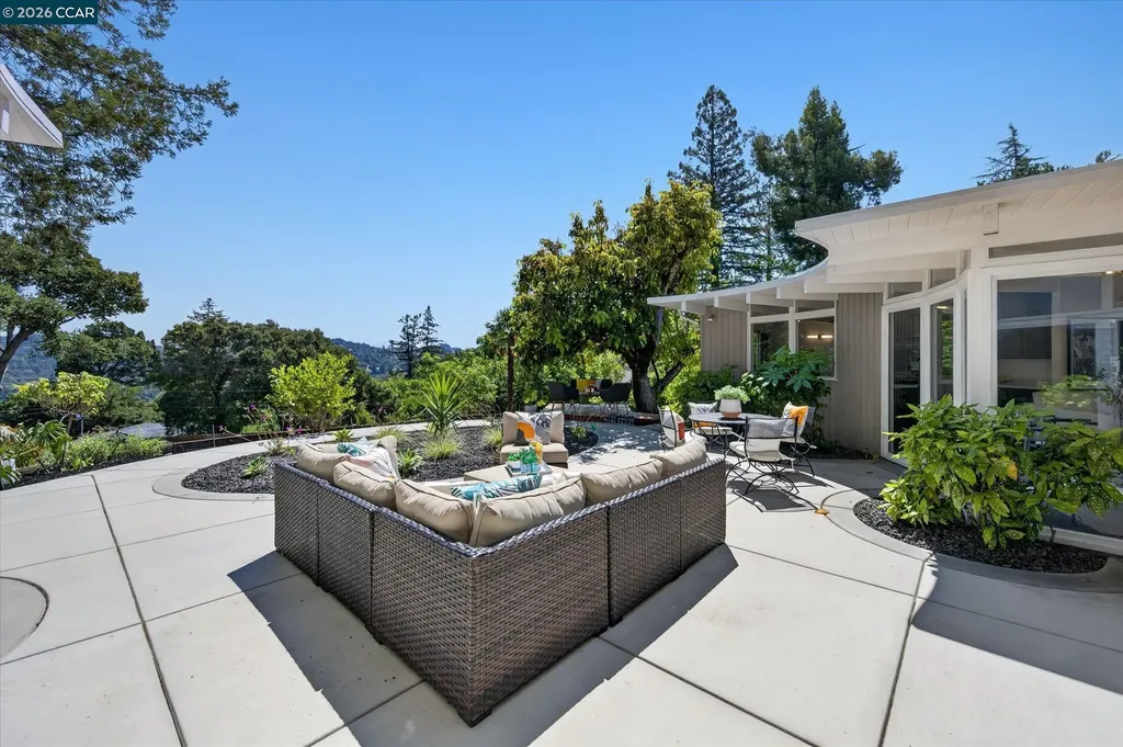 100 El Toyonal Orinda CA 94563