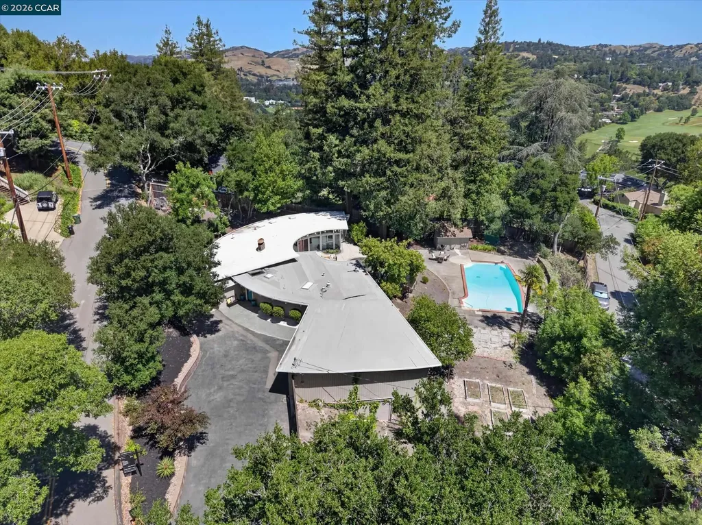 100 El Toyonal Orinda CA 94563