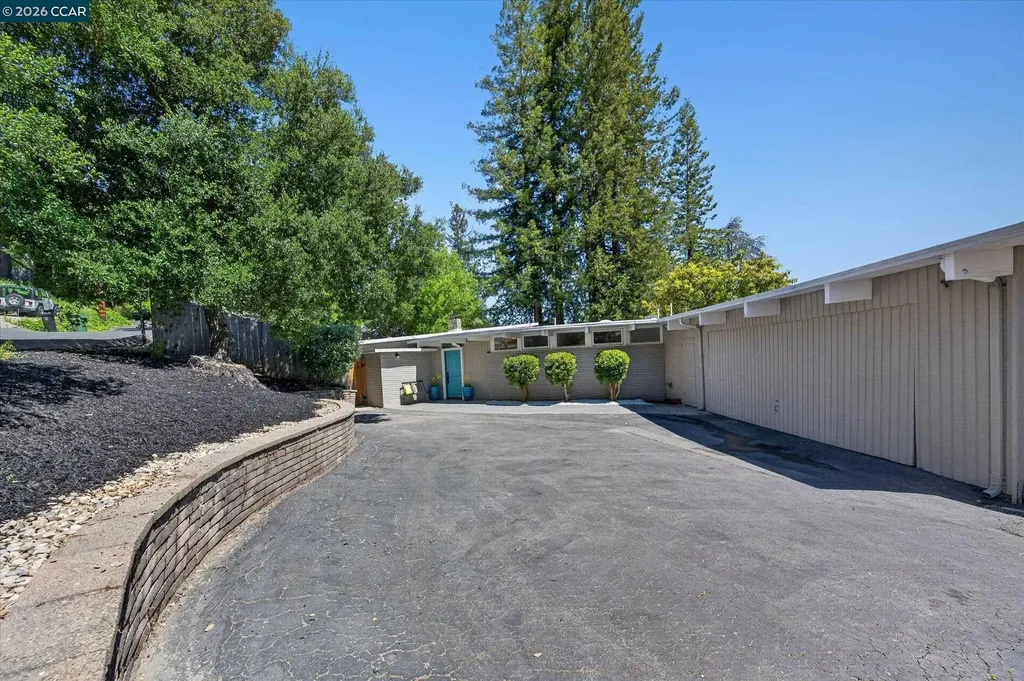 100 El Toyonal Orinda CA 94563