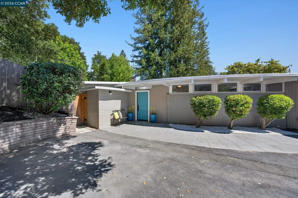 100 El Toyonal Orinda CA 94563