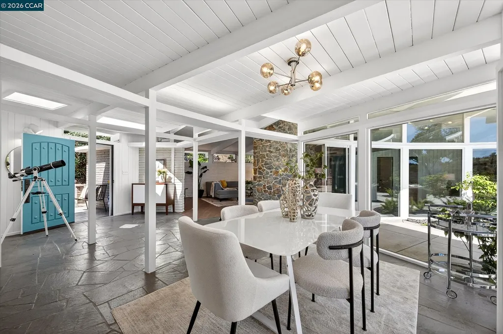 100 El Toyonal Orinda CA 94563