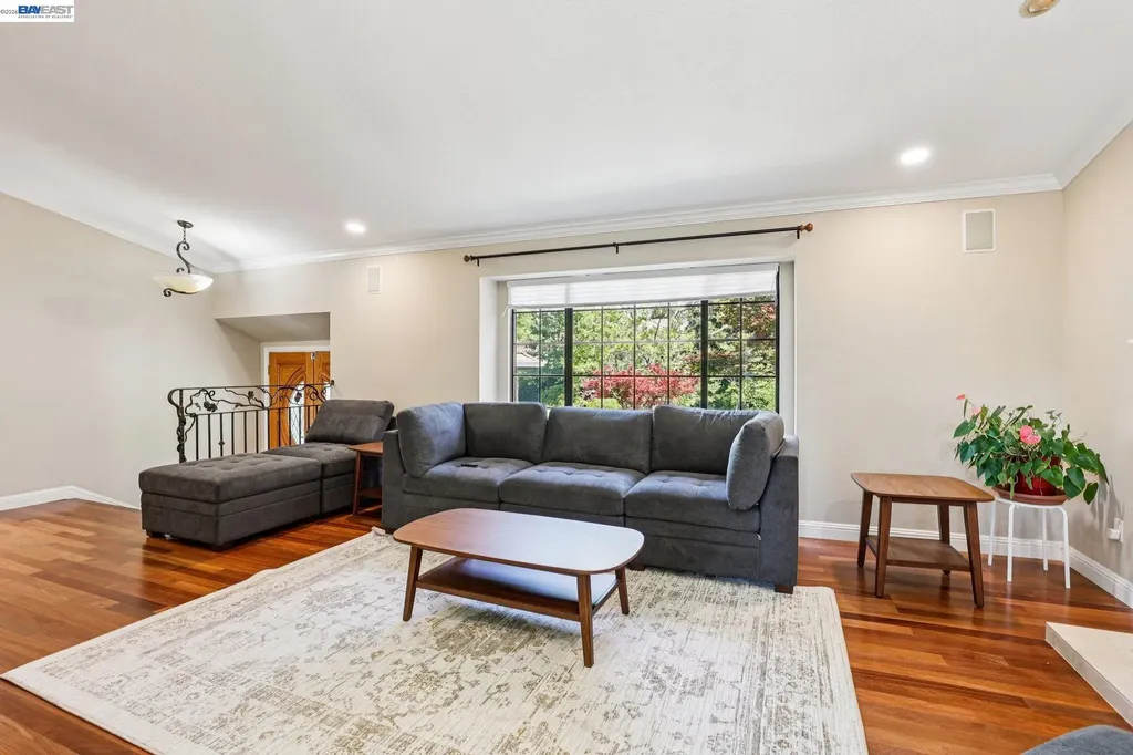 1095 Canyon Hills Road San Ramon CA 94582