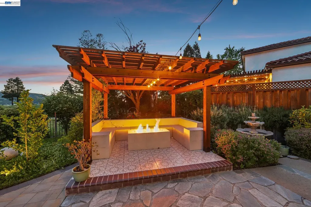 1095 Canyon Hills Road San Ramon CA 94582
