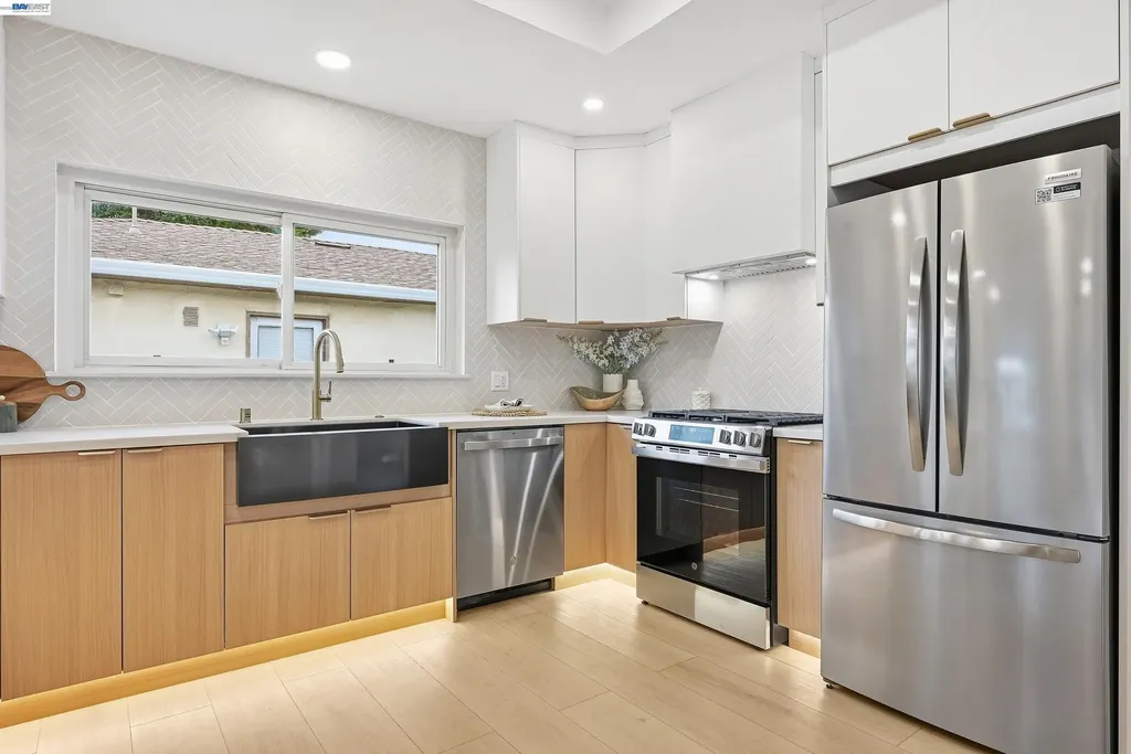 22 Garden Road Alameda CA 94502