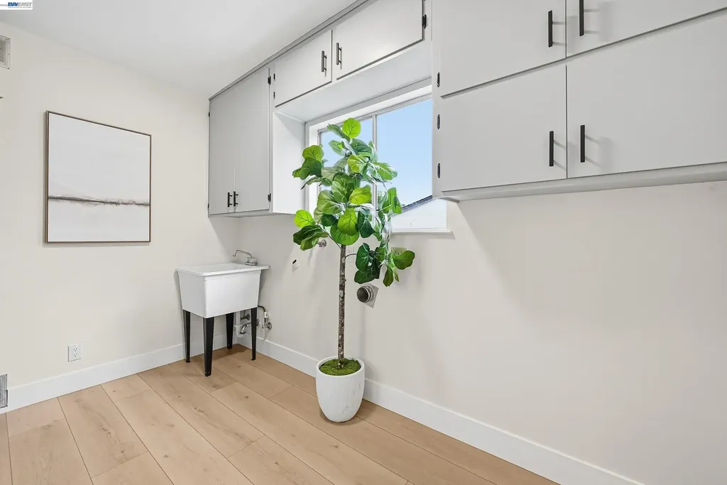 22 Garden Road Alameda CA 94502