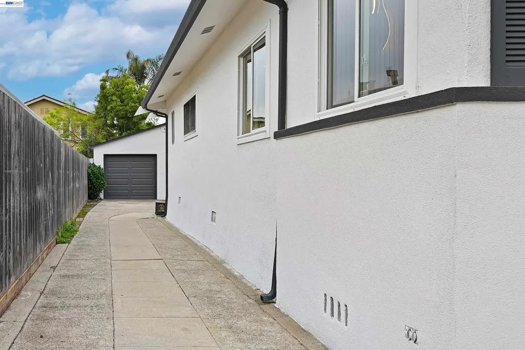 22 Garden Road Alameda CA 94502