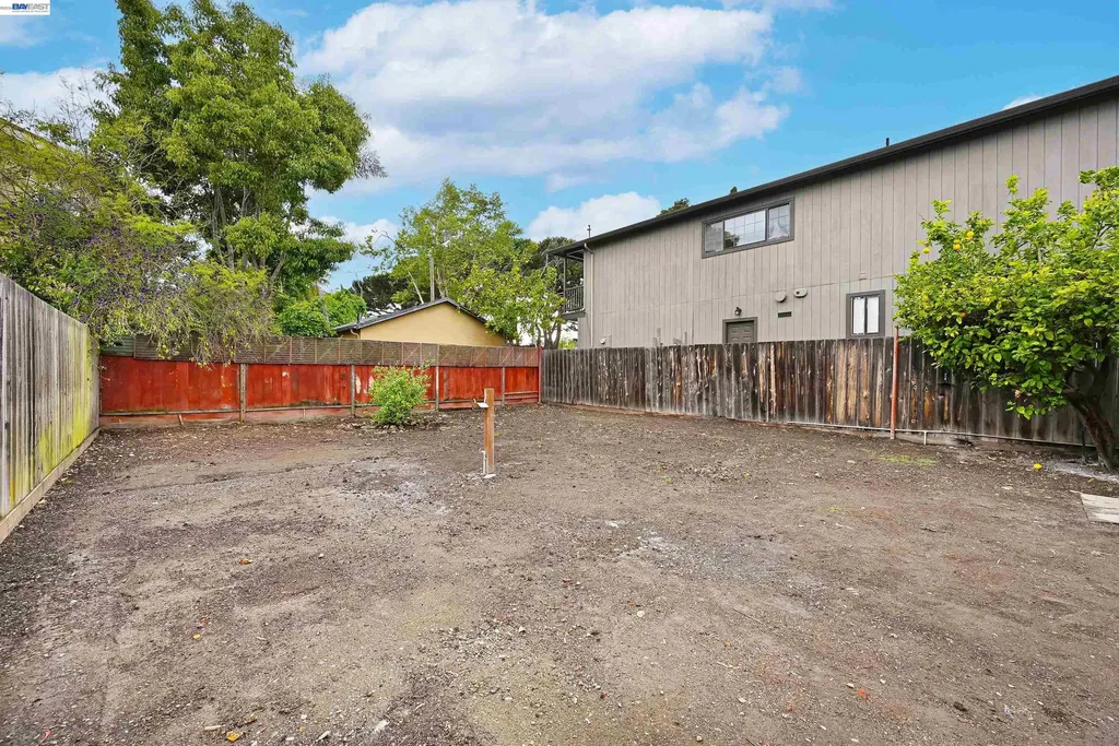 22 Garden Road Alameda CA 94502