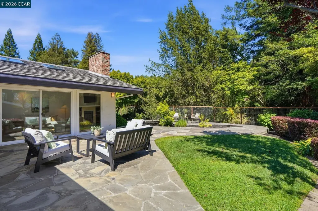260 Corliss Drive Moraga CA 94556