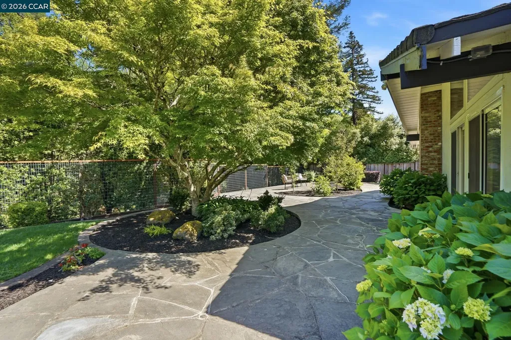 260 Corliss Drive Moraga CA 94556