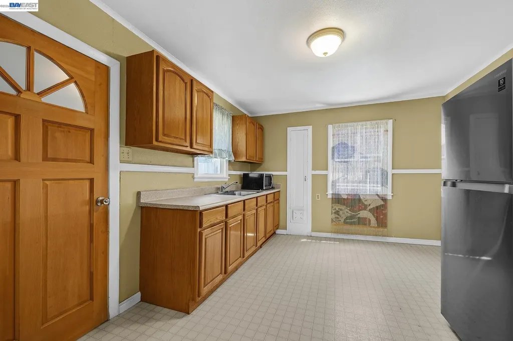 462 Hampton Road Hayward CA 94541