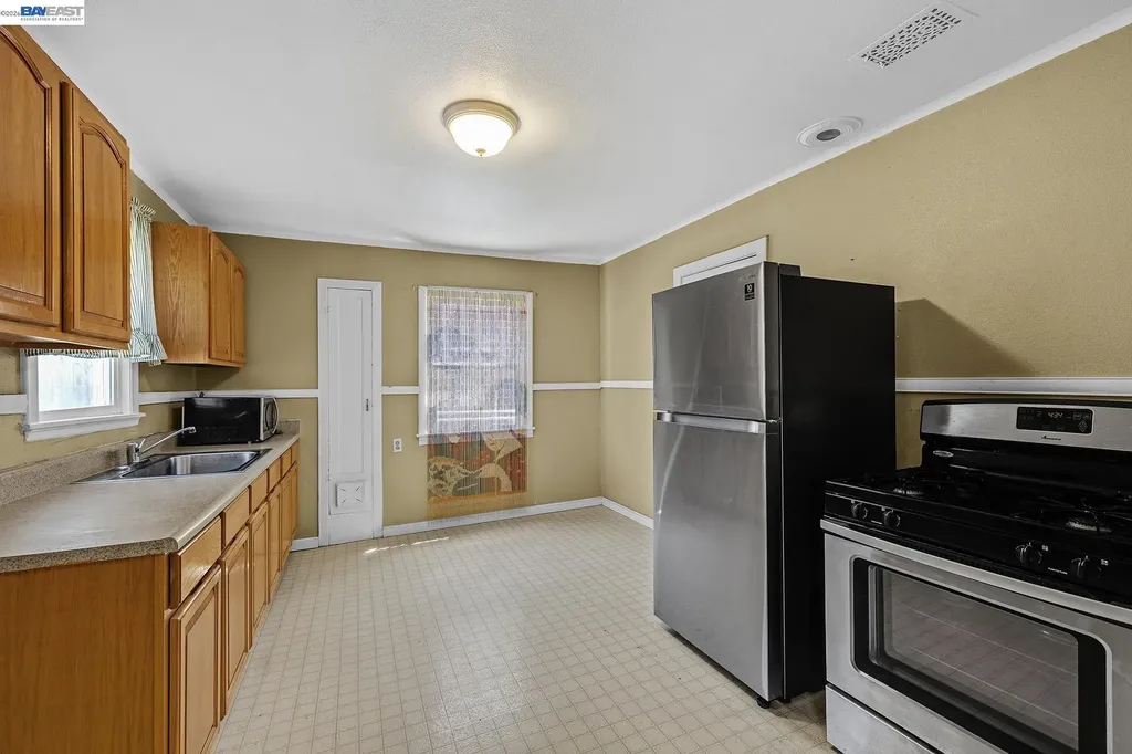 462 Hampton Road Hayward CA 94541