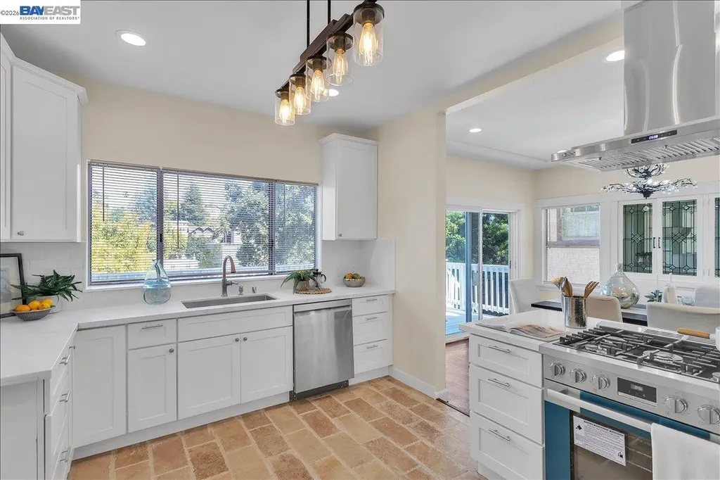 652 Valle Vista Avenue Oakland CA 94610