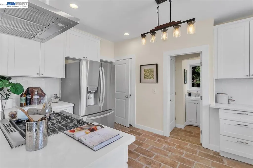 652 Valle Vista Avenue Oakland CA 94610