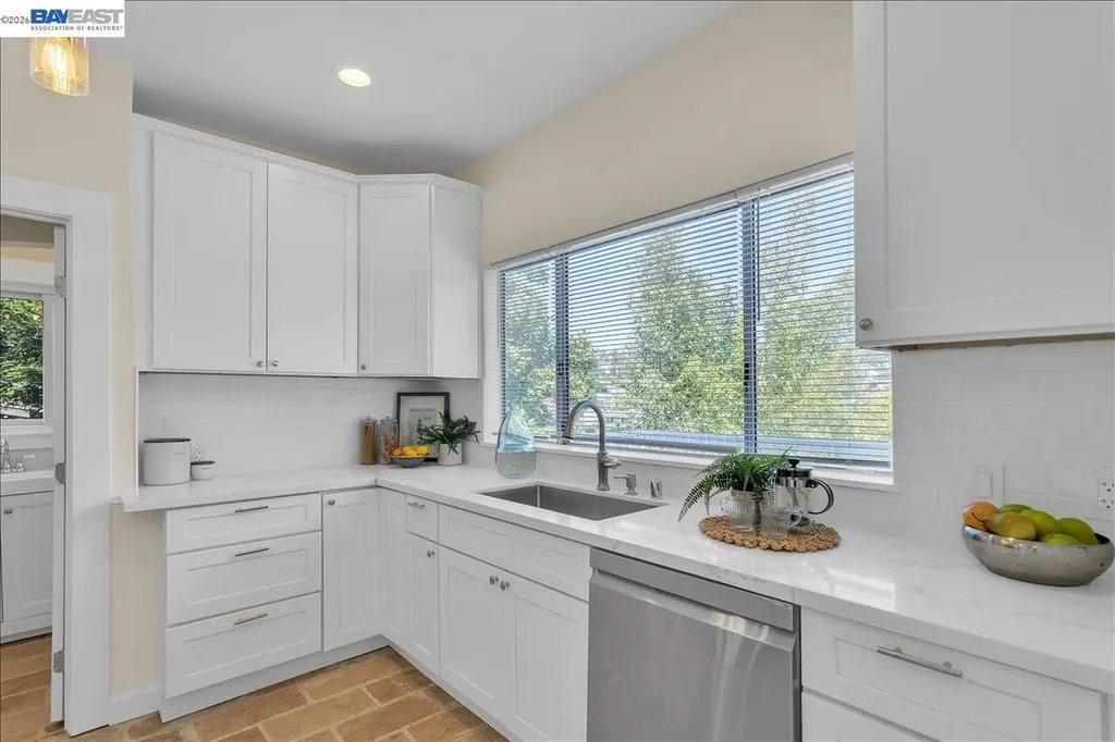 652 Valle Vista Avenue Oakland CA 94610