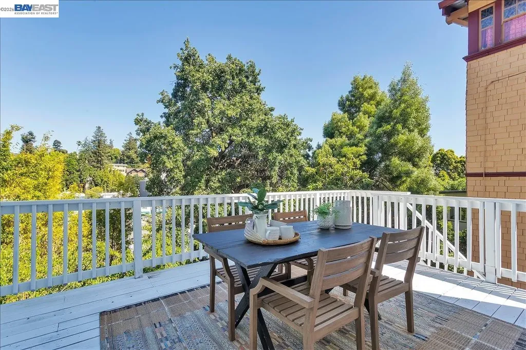 652 Valle Vista Avenue Oakland CA 94610