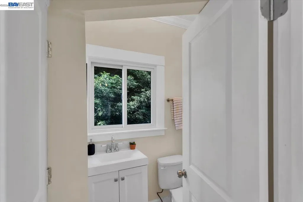 652 Valle Vista Avenue Oakland CA 94610