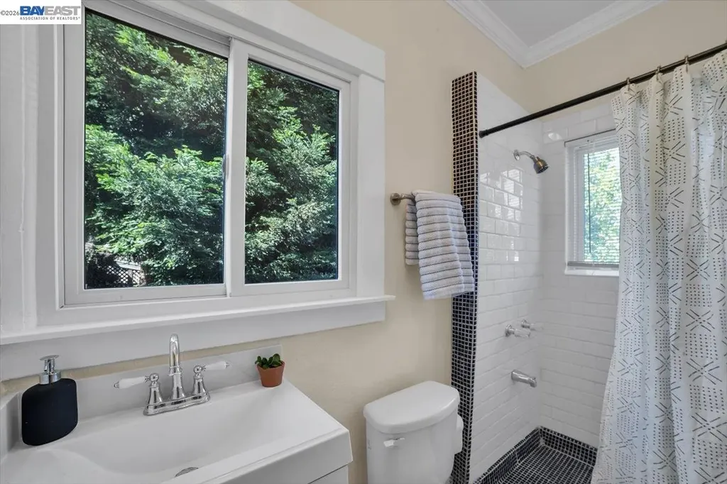 652 Valle Vista Avenue Oakland CA 94610