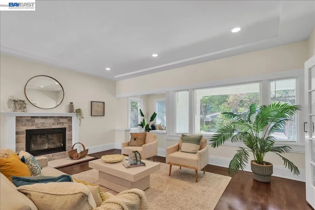 652 Valle Vista Avenue Oakland CA 94610