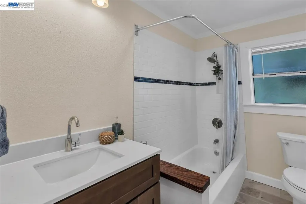 652 Valle Vista Avenue Oakland CA 94610