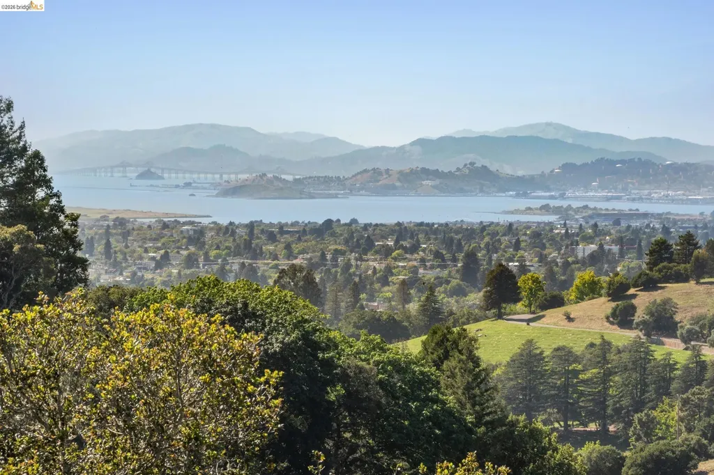 453 Scenic Avenue Piedmont CA 94611
