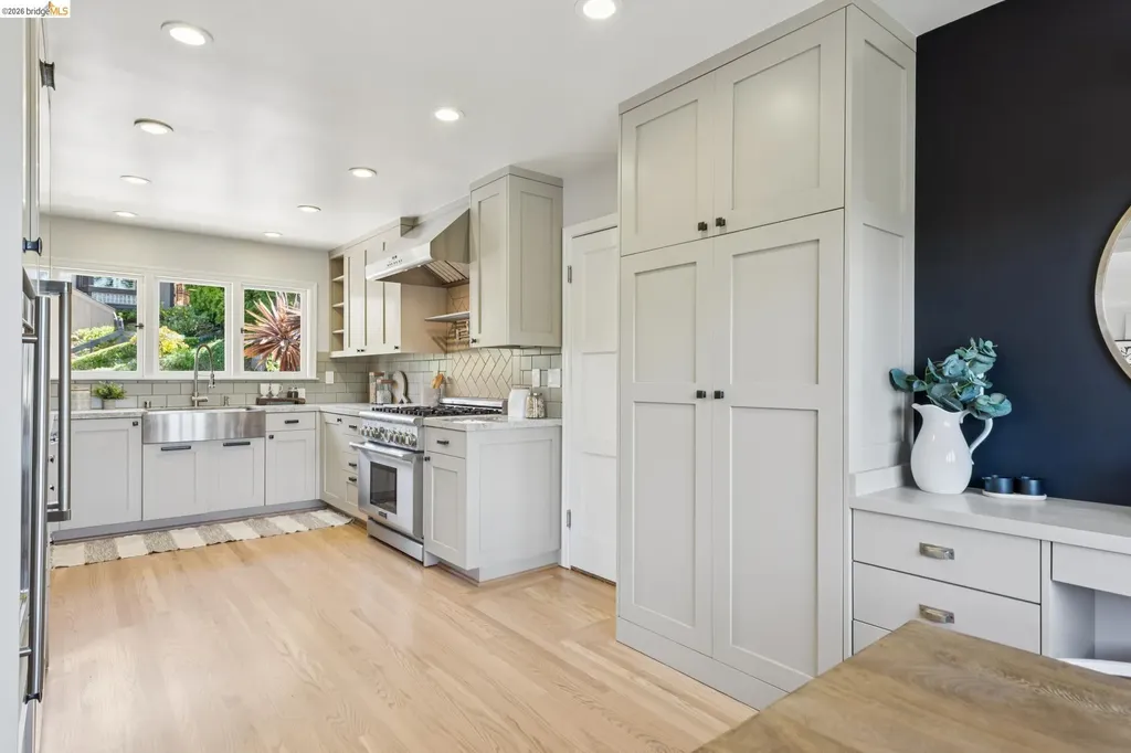 453 Scenic Avenue Piedmont CA 94611