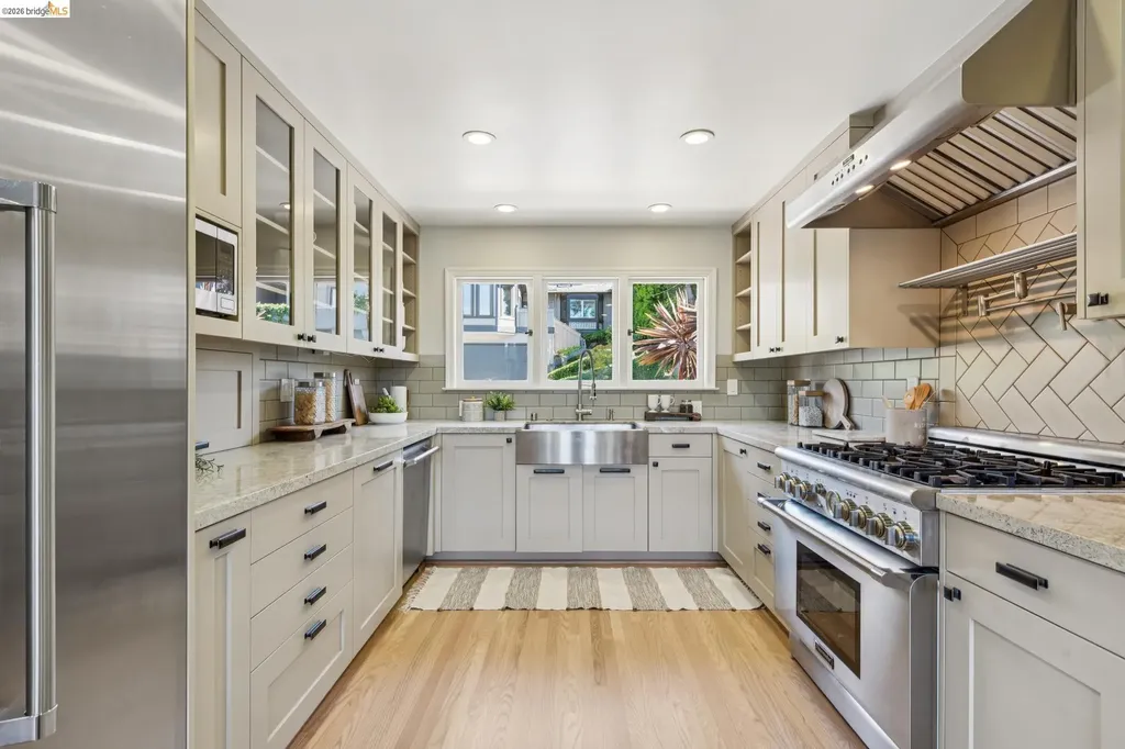 453 Scenic Avenue Piedmont CA 94611