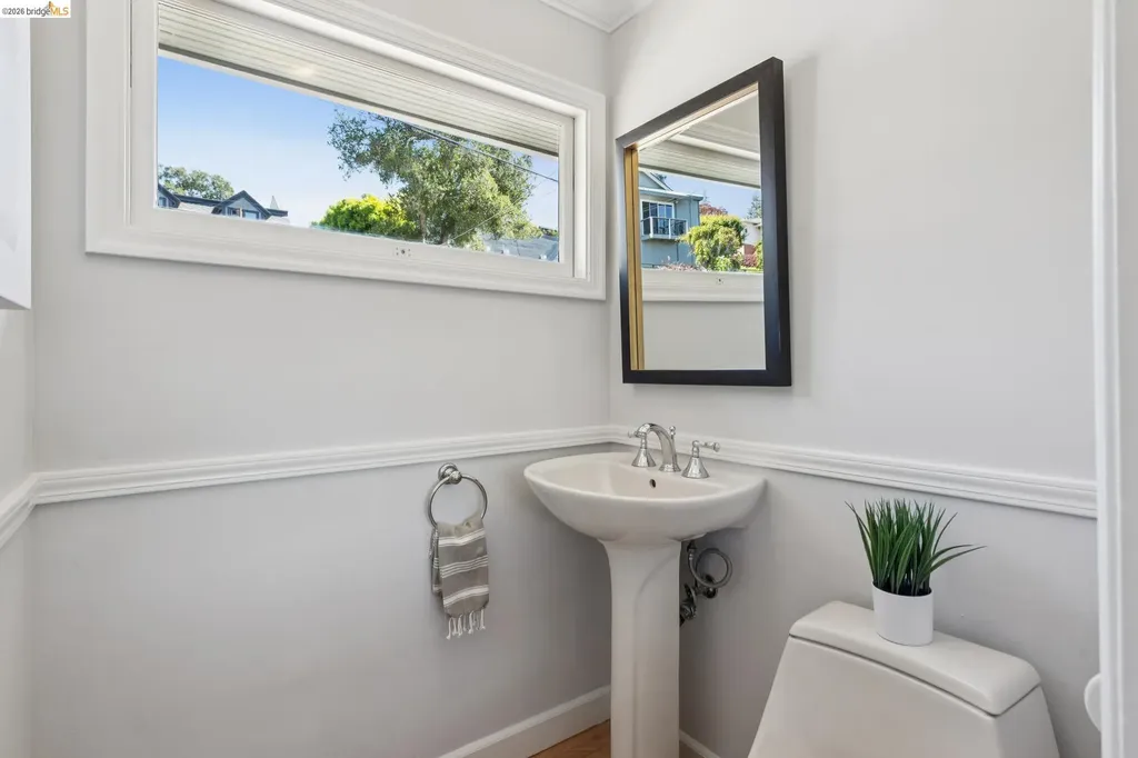 453 Scenic Avenue Piedmont CA 94611