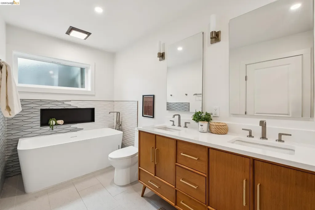 453 Scenic Avenue Piedmont CA 94611