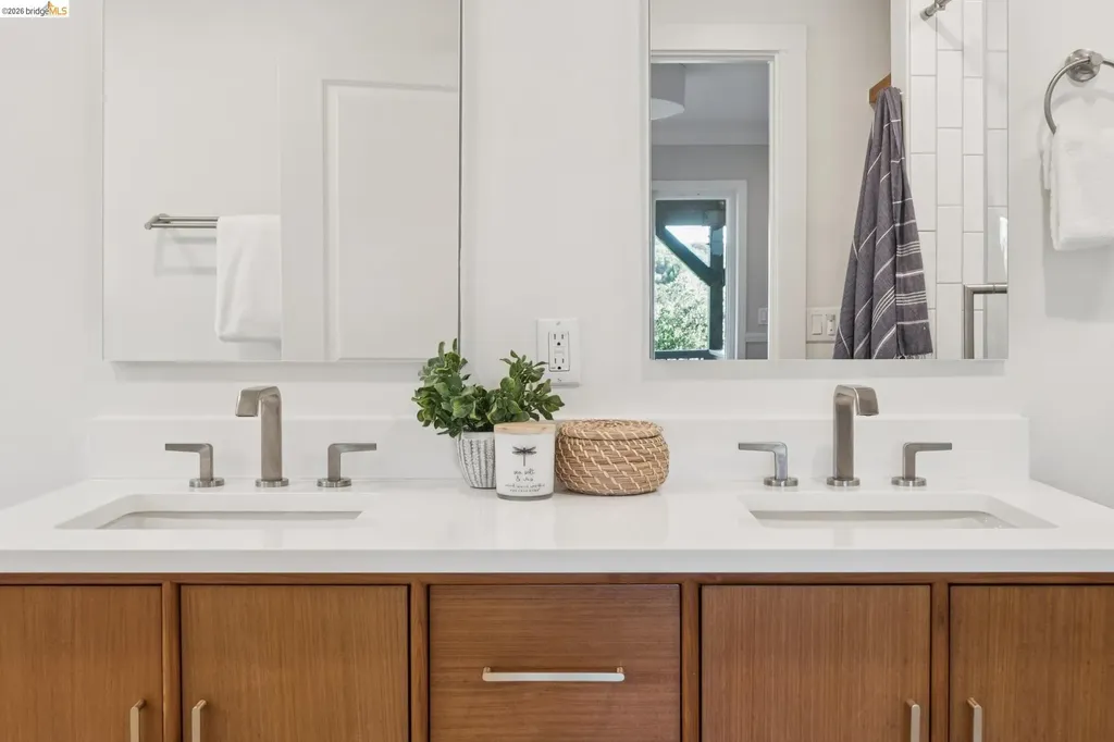 453 Scenic Avenue Piedmont CA 94611