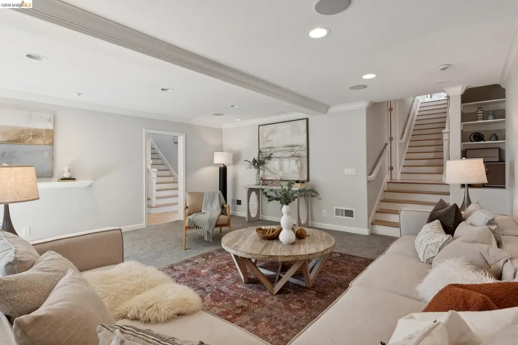 453 Scenic Avenue Piedmont CA 94611