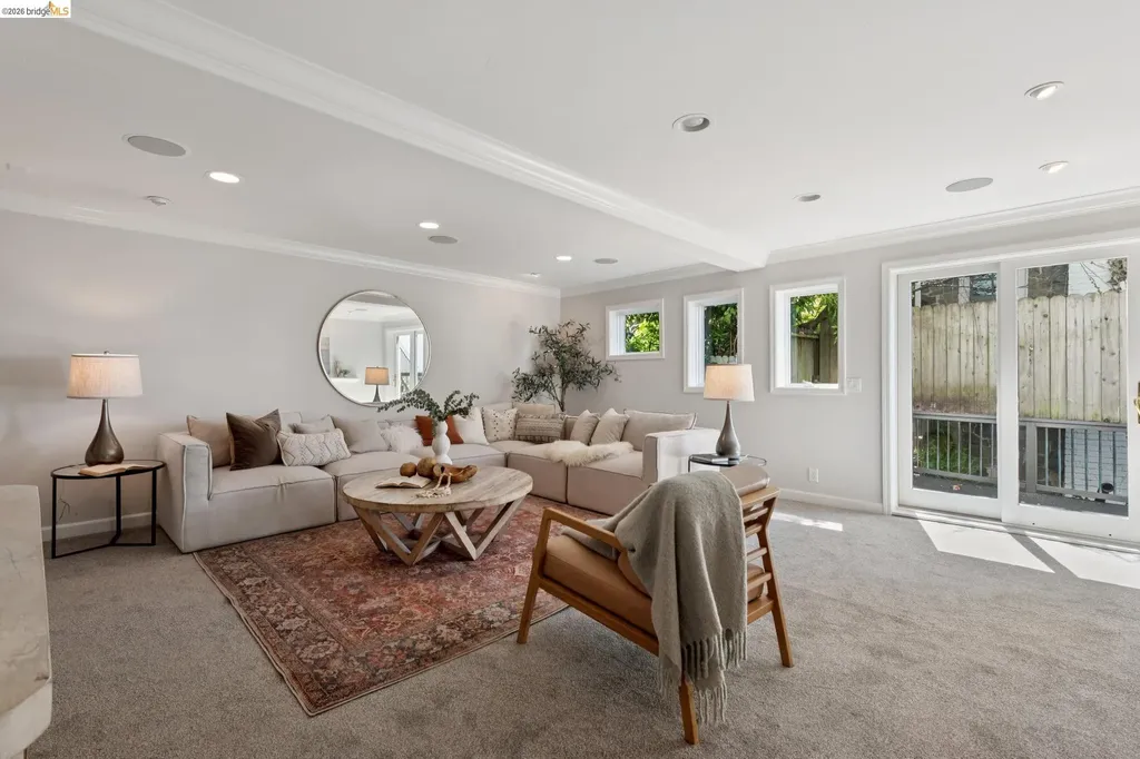 453 Scenic Avenue Piedmont CA 94611
