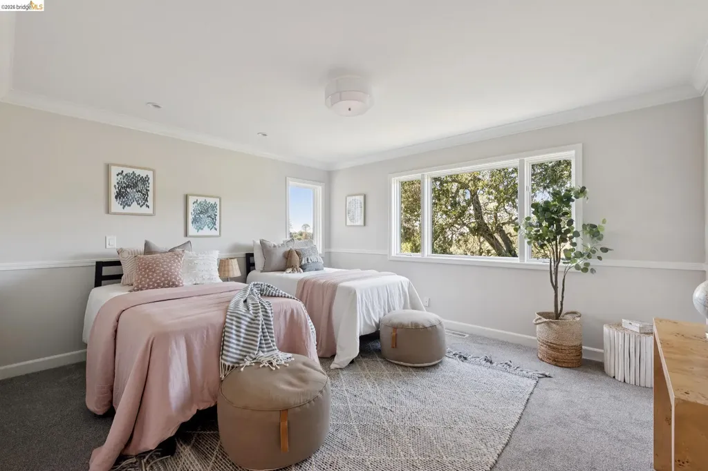 453 Scenic Avenue Piedmont CA 94611