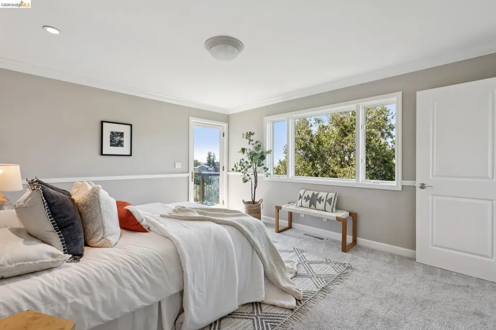 453 Scenic Avenue Piedmont CA 94611