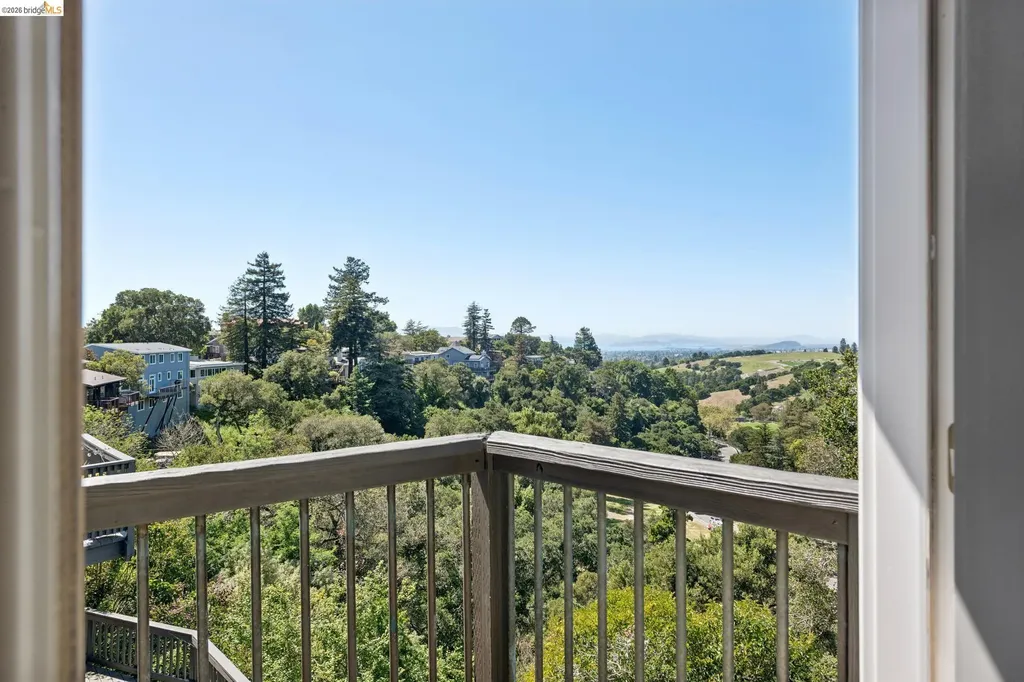 453 Scenic Avenue Piedmont CA 94611