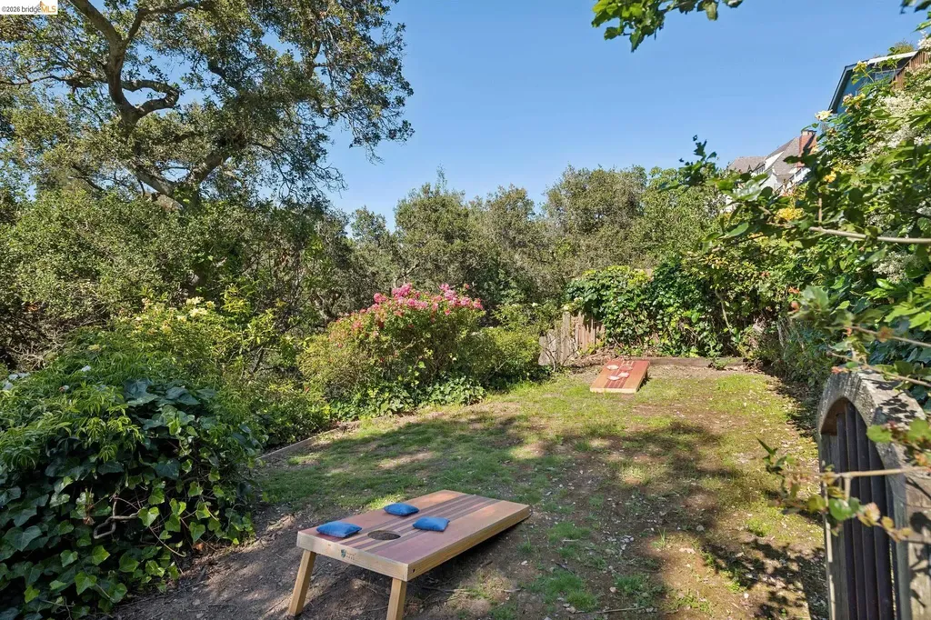 453 Scenic Avenue Piedmont CA 94611