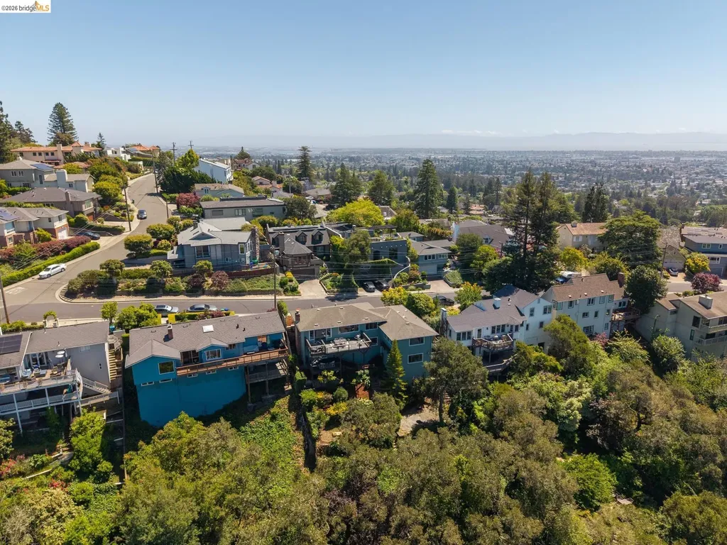 453 Scenic Avenue Piedmont CA 94611