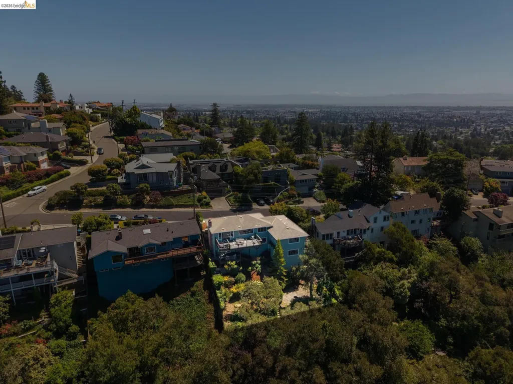 453 Scenic Avenue Piedmont CA 94611