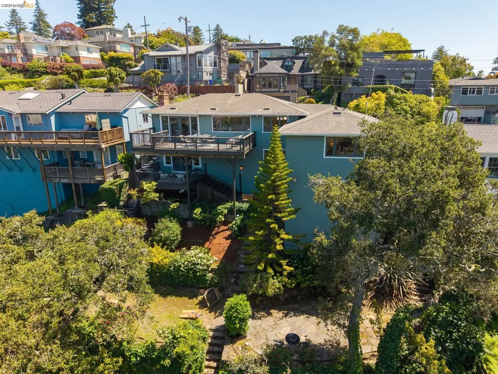 453 Scenic Avenue Piedmont CA 94611