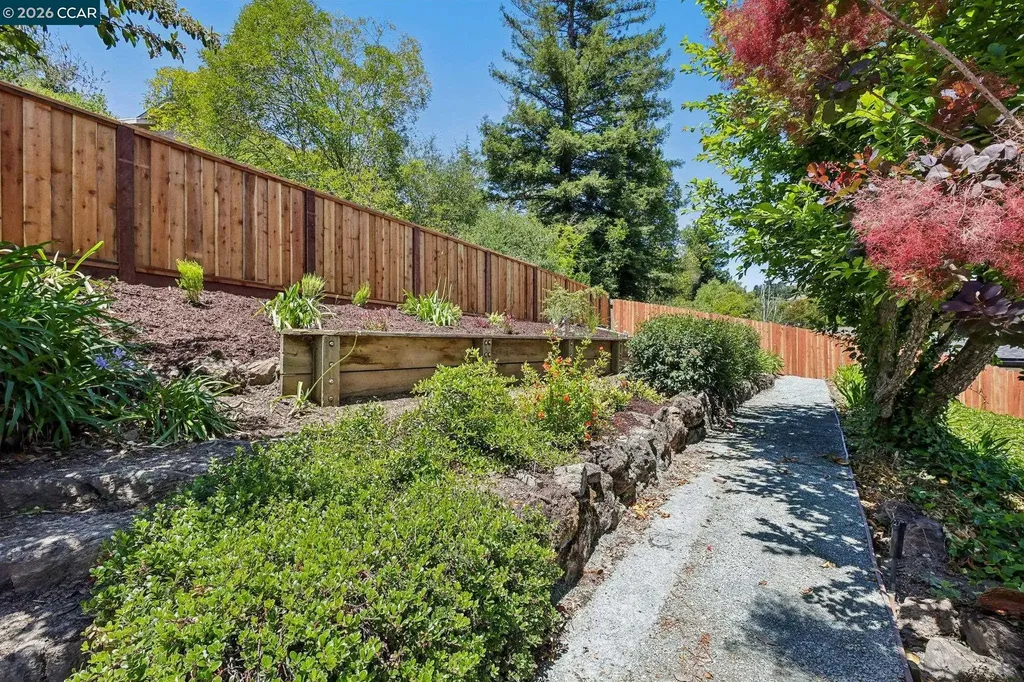 128 Corliss Drive Moraga CA 94556