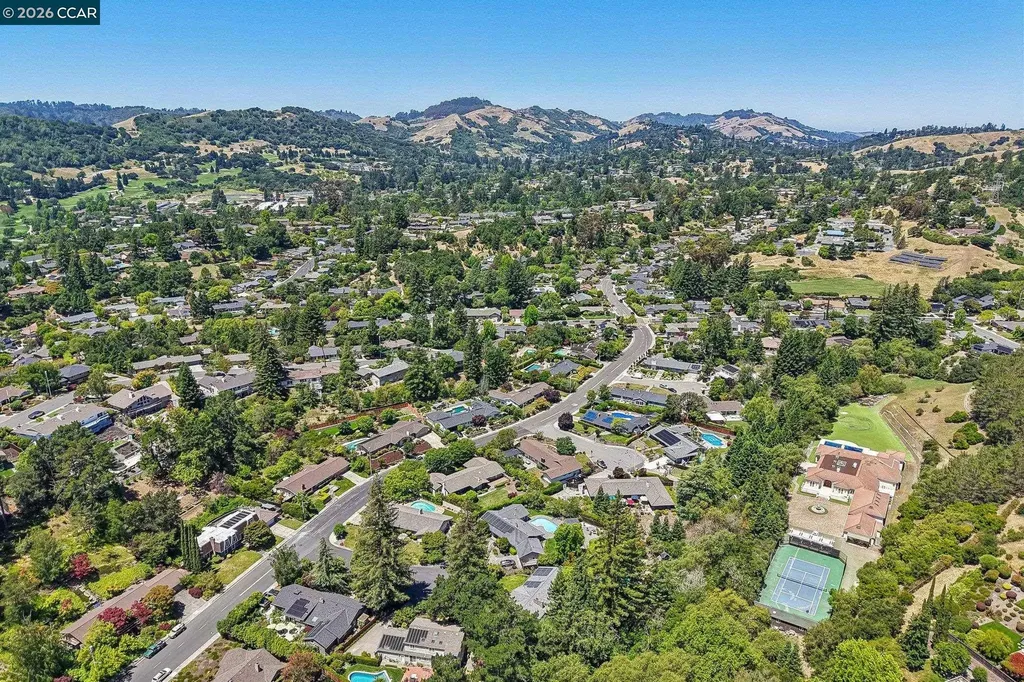 128 Corliss Drive Moraga CA 94556