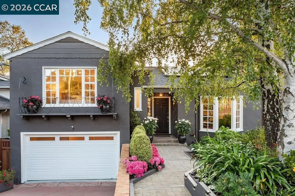 4315 Atlas Avenue Oakland CA 94619