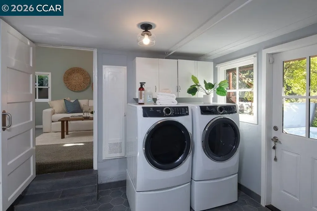 4315 Atlas Avenue Oakland CA 94619