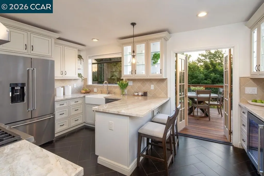 4315 Atlas Avenue Oakland CA 94619