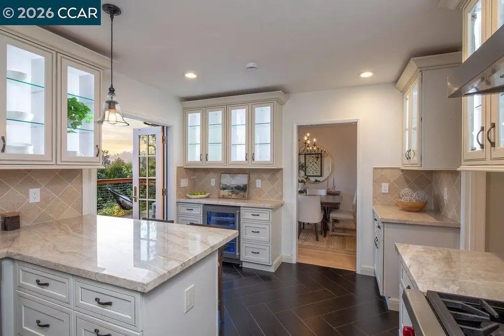 4315 Atlas Avenue Oakland CA 94619