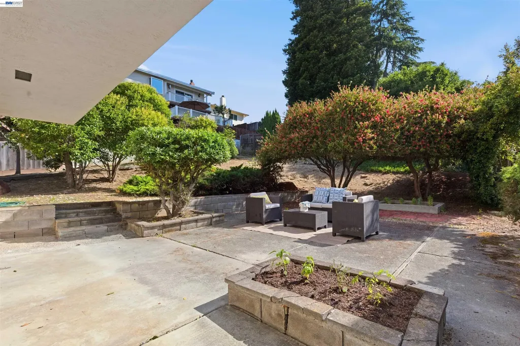 19304 Barclay Road Castro Valley CA 94546