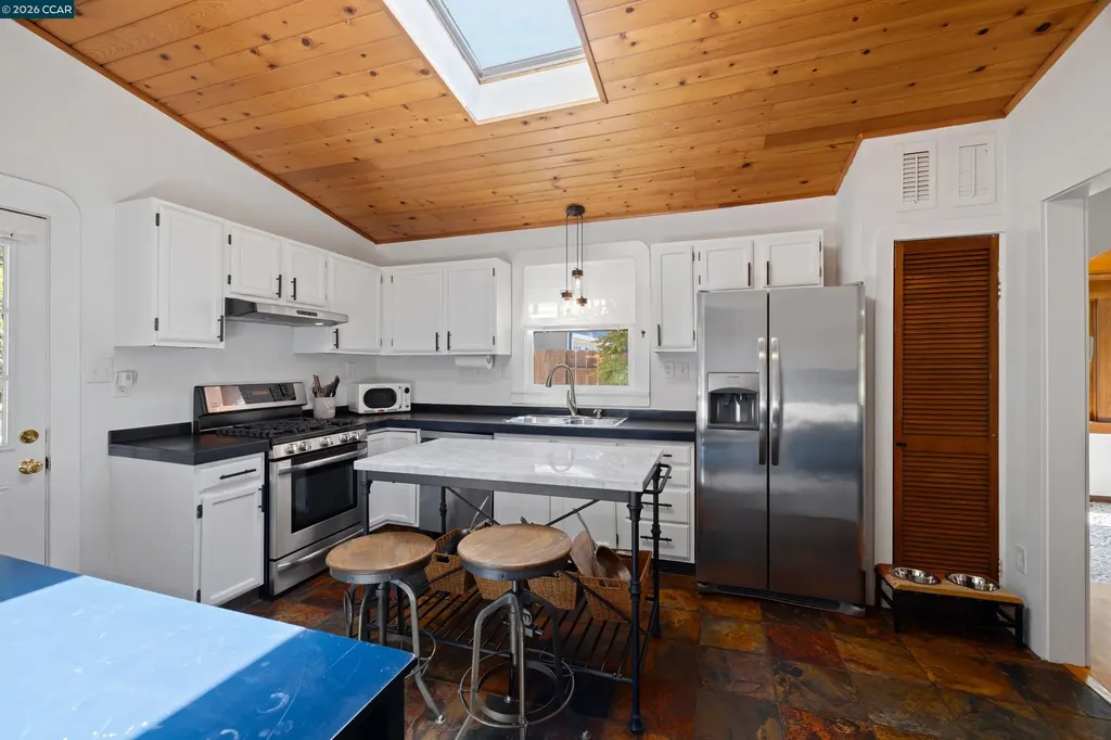 6366 Sunnymere Avenue Oakland CA 94605