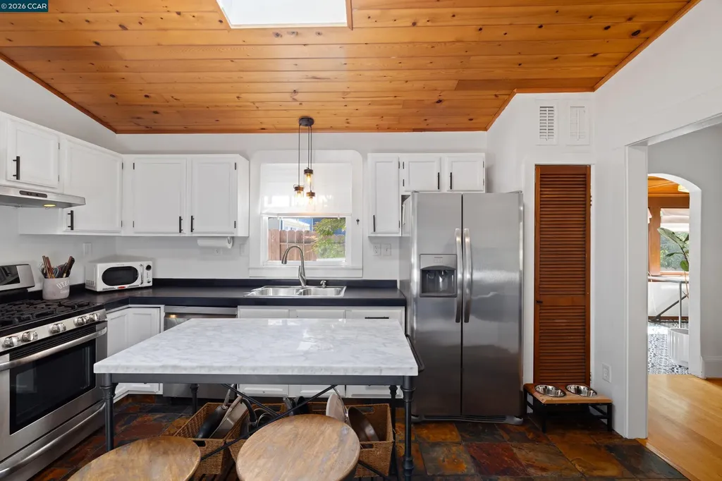 6366 Sunnymere Avenue Oakland CA 94605