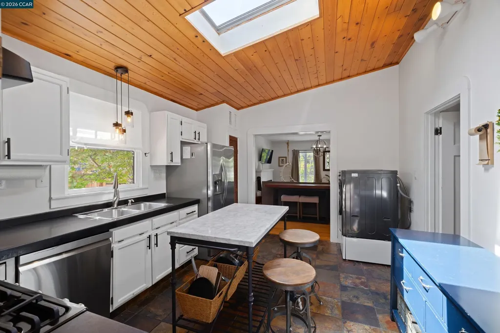 6366 Sunnymere Avenue Oakland CA 94605