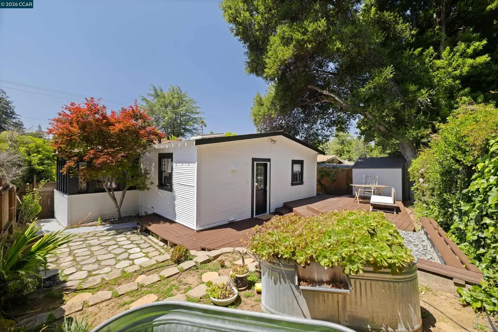 6366 Sunnymere Avenue Oakland CA 94605